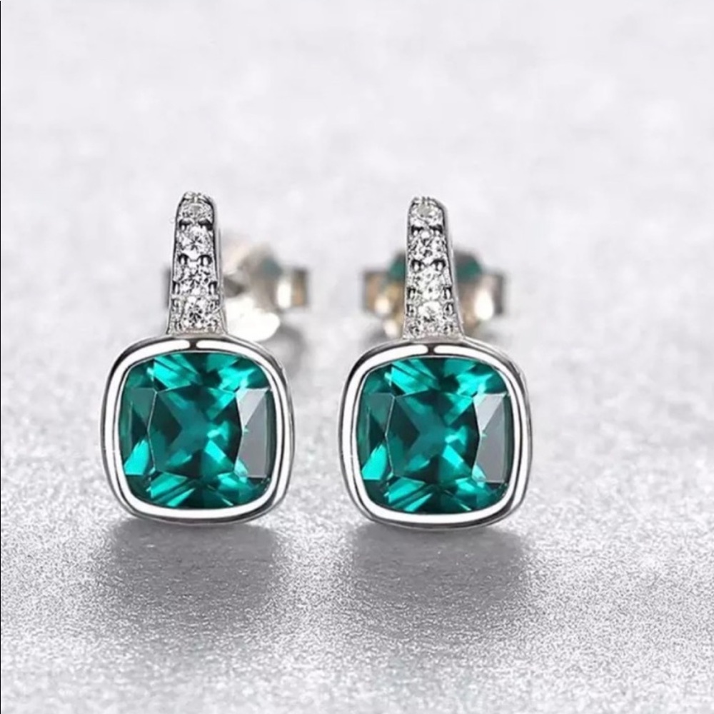 New 925 Green Emerald Stud Earrings - Picture 1 of 7